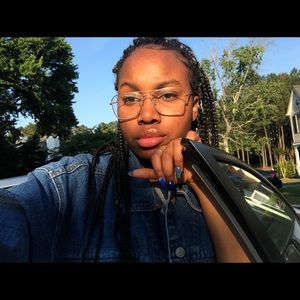 Meet your Posher, Camya